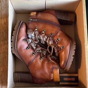 PIKOLINOS Women's Tan Lace Up Boots